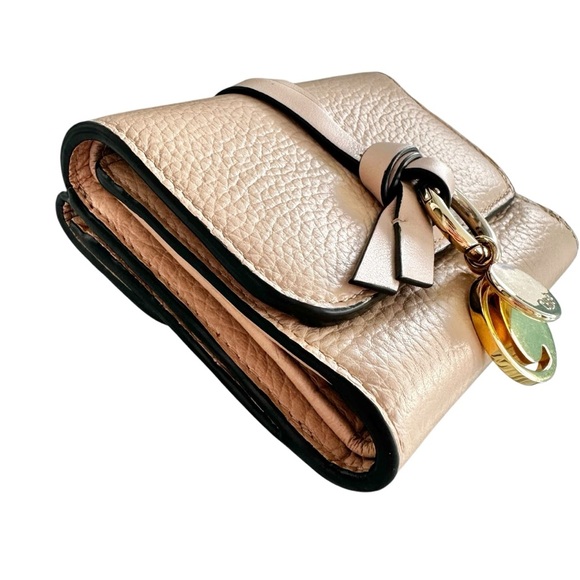 Authentic Chloe Beige Pebbled Leather Compact Bifold Alphabet C Charm Wallet Set - Picture 7 of 13